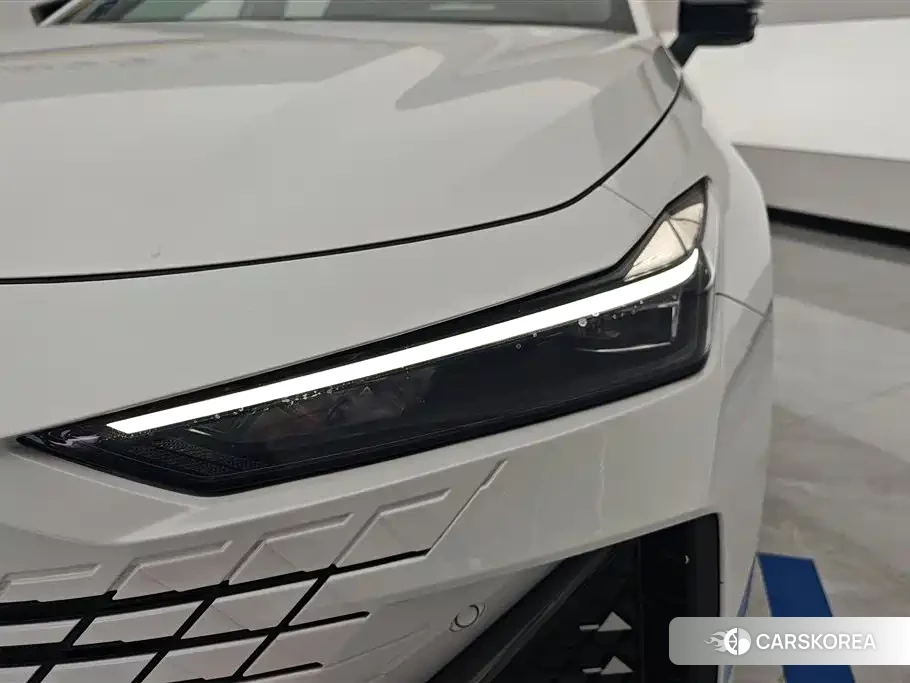 Chang'an UNI-V 2026 Белый из Китая