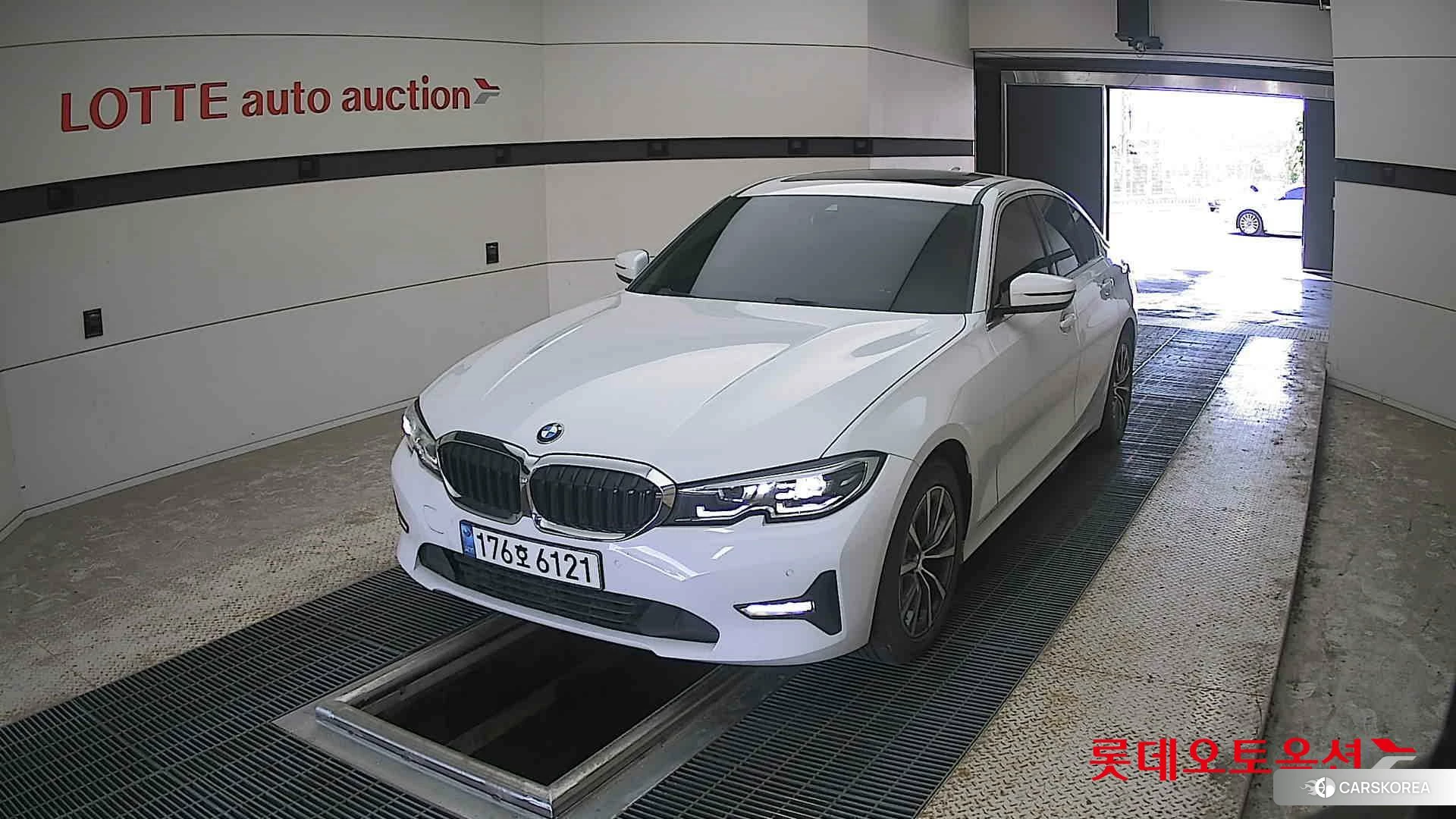 BMW  320i 2022 Alpine White из Кореи