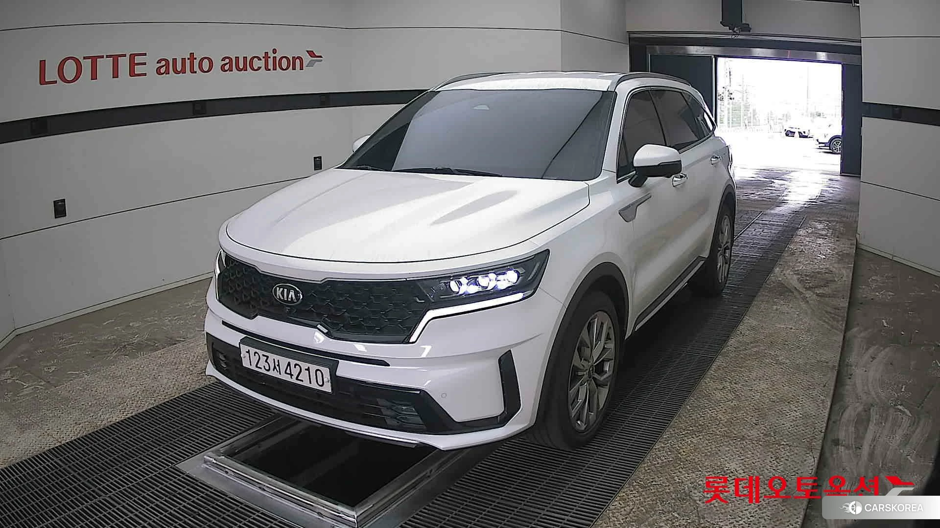 Kia Sorento 2021 Snow White Pearl (optional) из Кореи