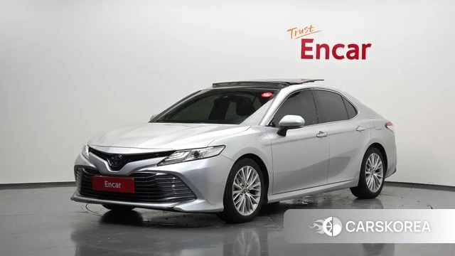 Toyota Camry (XV70) 2018 Серебряный из Кореи