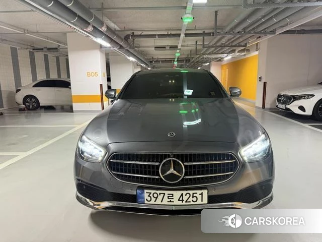Mercedes-Benz E-Class W213 2022 Серебристо-серый из Кореи