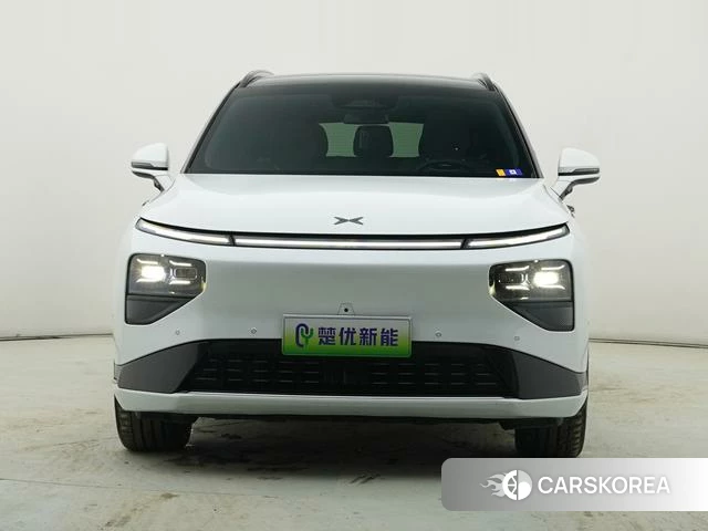 Xiaopeng Motors Xiaopeng G9 2025 Белый из Китая