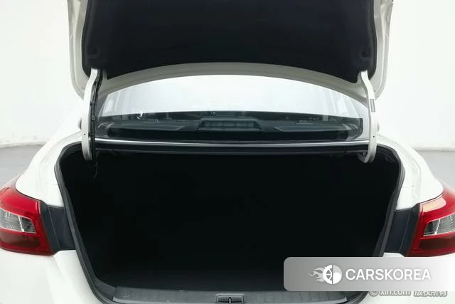 Nissan Xuan Yi 2024 Белый из Китая