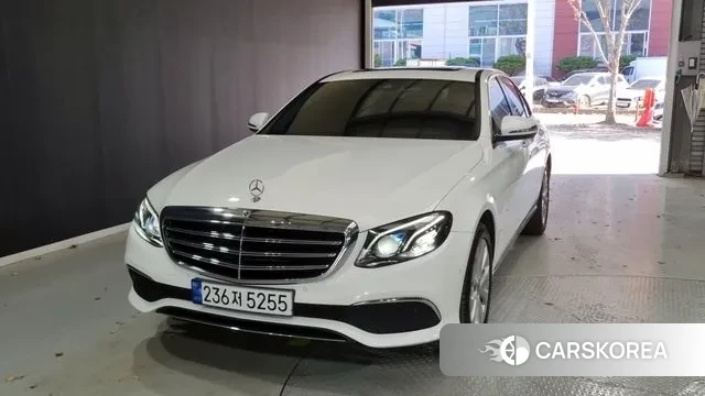 Mercedes-Benz E-Class W213 2019 Белый из Кореи