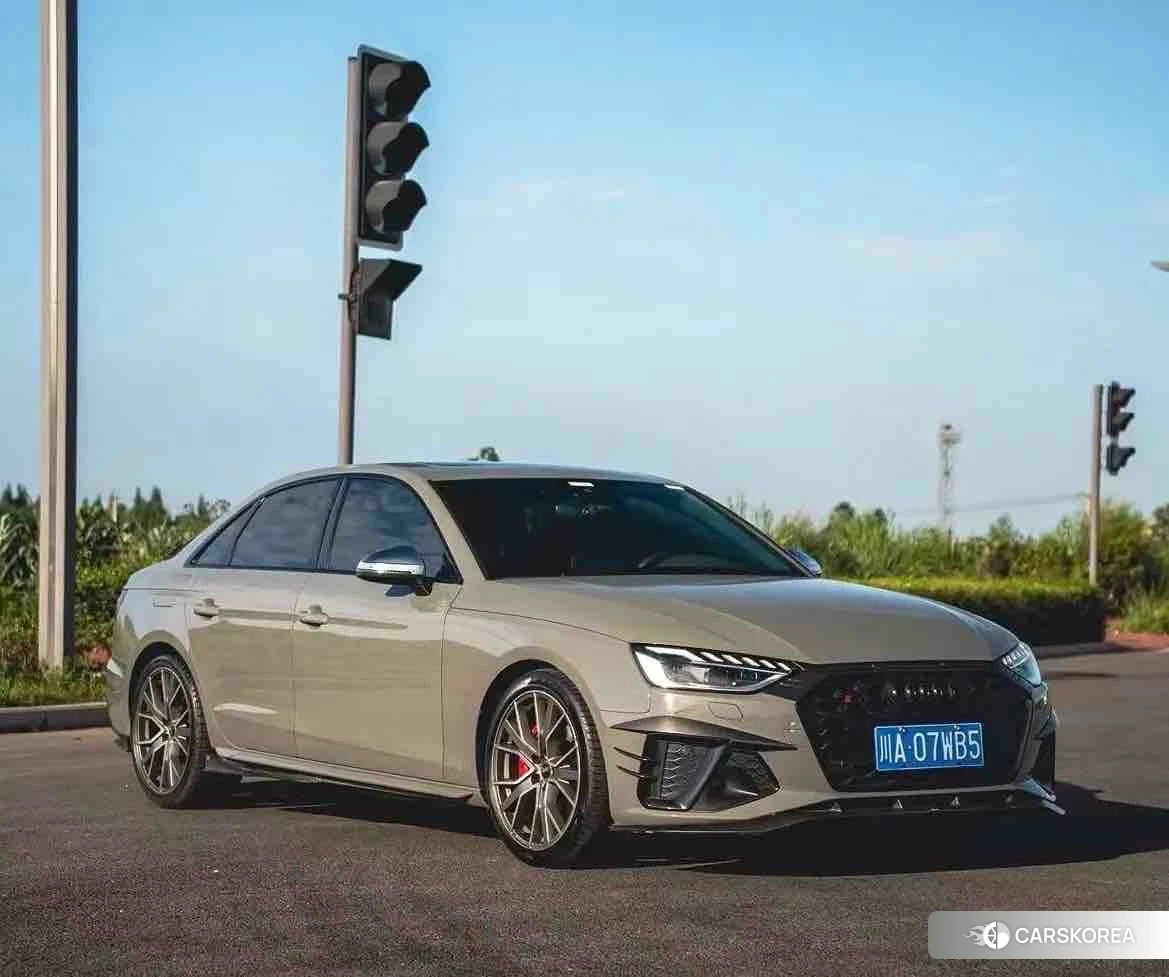 Audi S4 2021 Темно-серый из Китая
