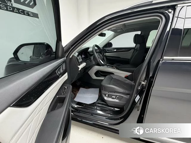 Volkswagen Tourang 2024 Черный из Китая