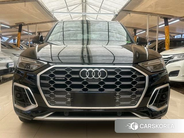 Audi Q5L 2022 Черный из Китая