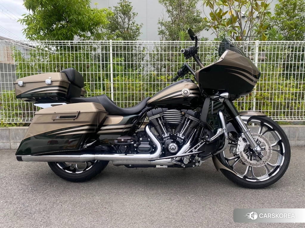 Проданный Harley-Davidson Road Glide FLTRXSE1800 CVO 2013 из Японии