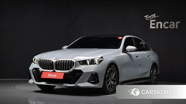 BMW 5 Series (G60) 2024 Светло-серебряный цвет из Кореи