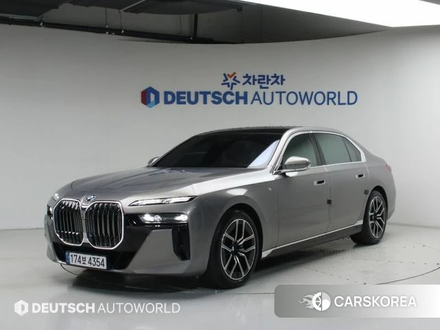 BMW 7 Series (G70) 2025 Песочный из Кореи