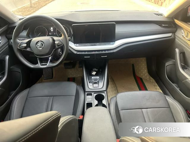 Skoda Octavia 2022 Белый из Китая