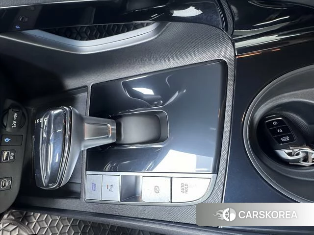 Hyundai Elantra 2023 Белый из Китая