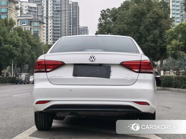 Volkswagen Lavida 2022 Белый из Китая