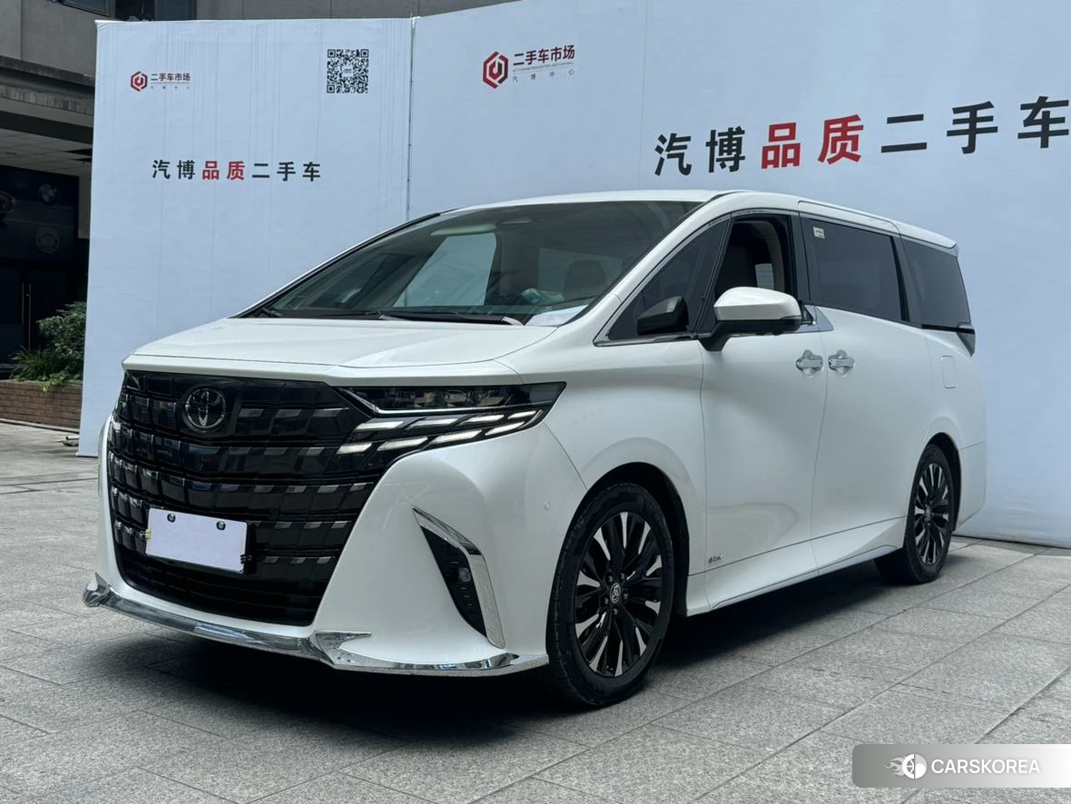 Toyota Elfa 2022 Белый из Китая