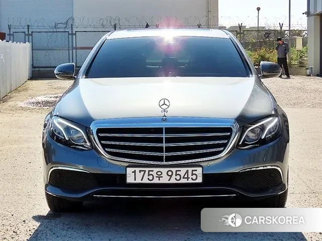 Mercedes-Benz E-Class W213 2020 Серый из Кореи