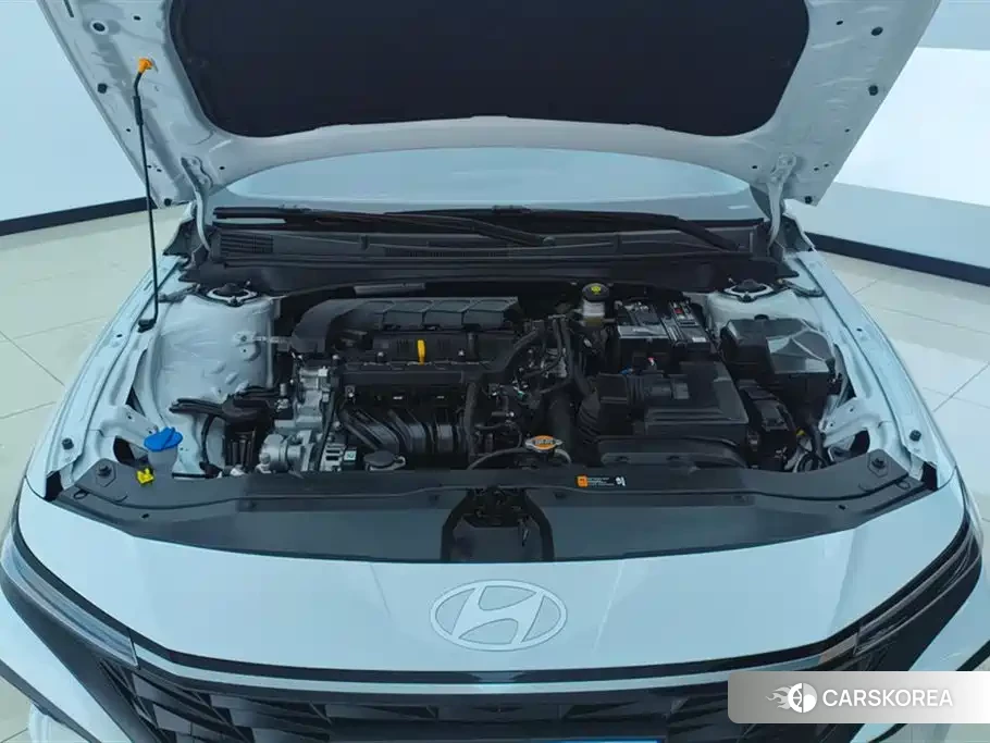 Hyundai Elantra 2025 Белый из Китая