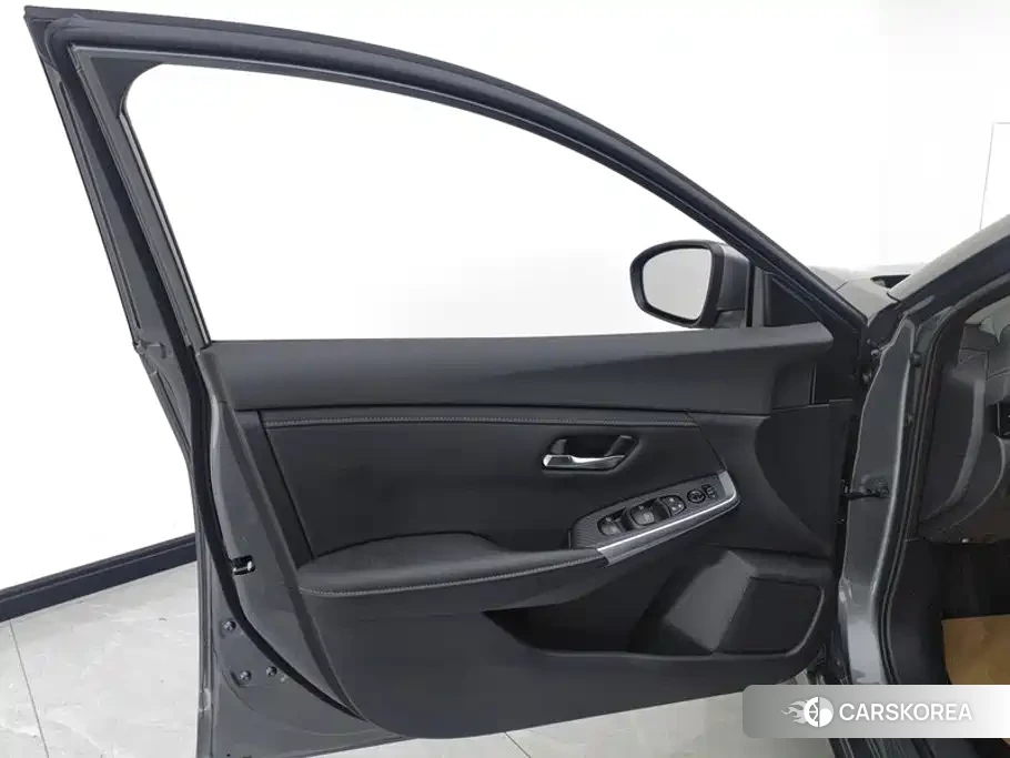 Nissan Sylphy 2025 Silver/gray из Китая