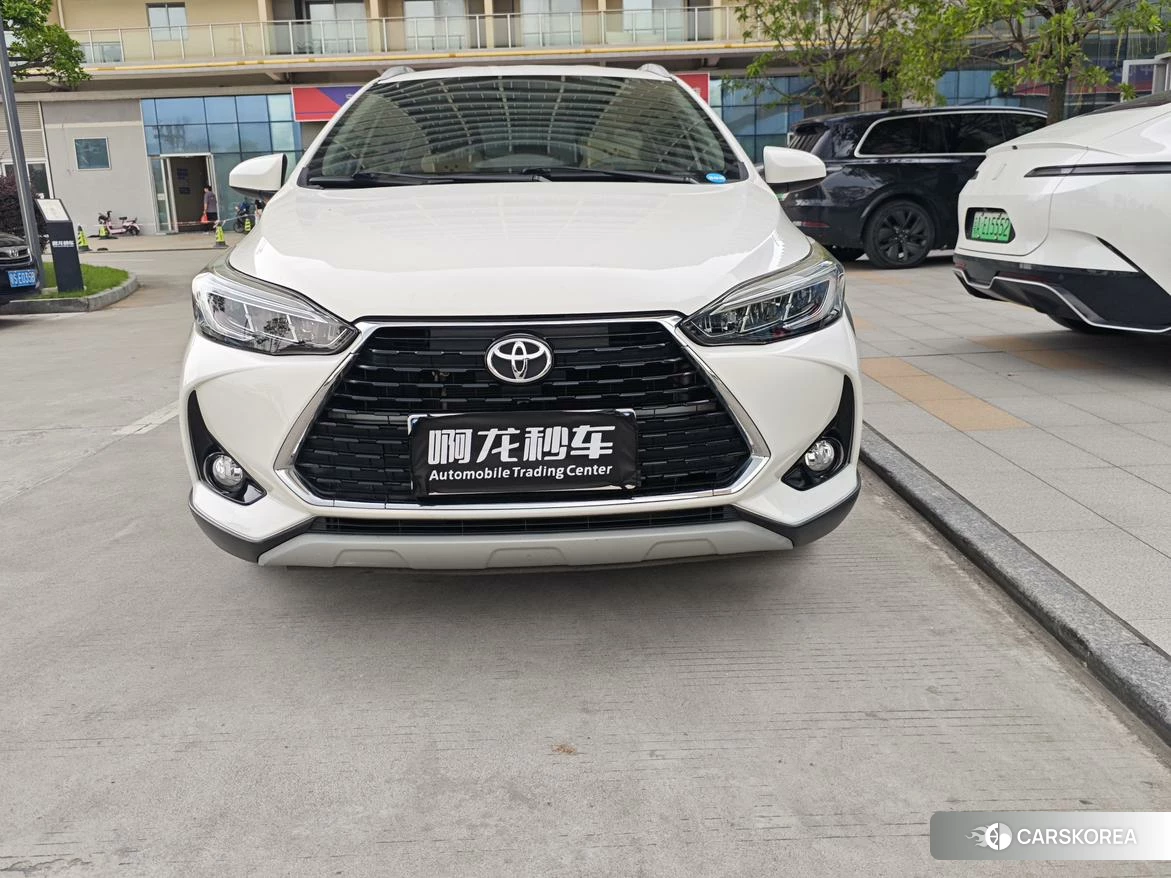 Toyota Yaris L 2021 Белый из Китая