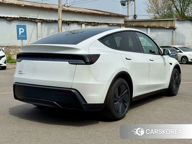 Tesla Model Y 2025 Белый из Китая