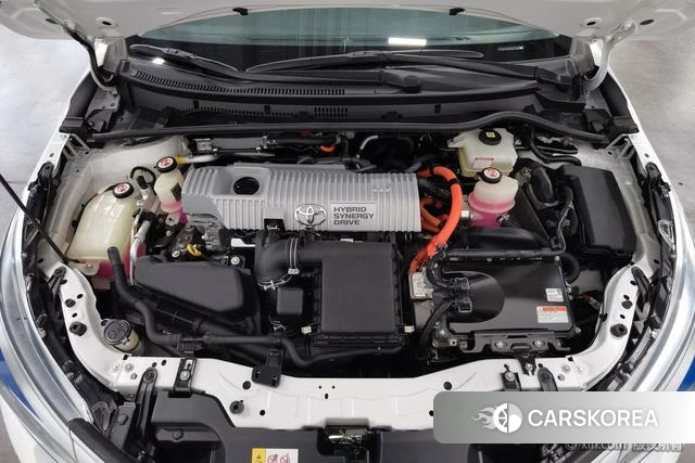 Toyota Corolla dual engine E+ 2022 Белый из Китая
