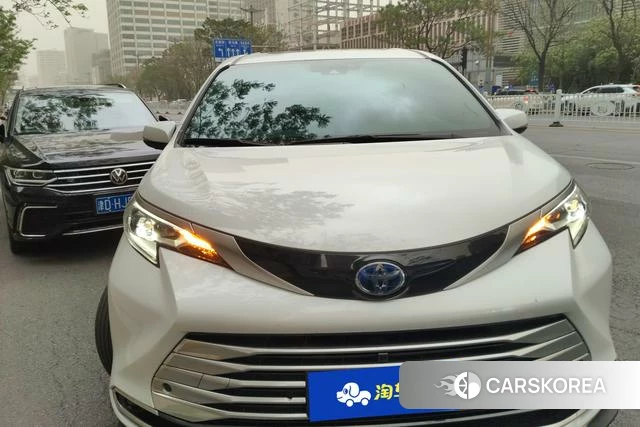 Toyota Saina 2024 Белый из Китая