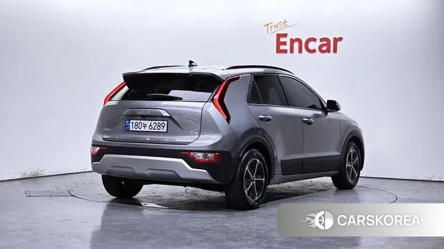 Kia Di Ol Nu Niro 2022 Серебристо-серый из Кореи