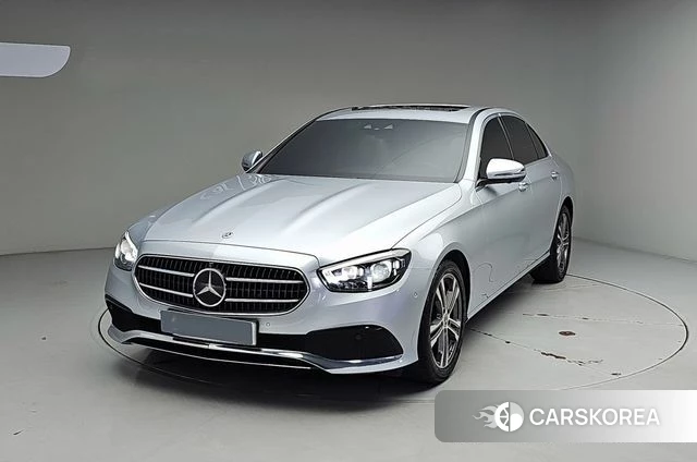 Mercedes-Benz E-Class W213 2021 Серебристо-серый из Кореи