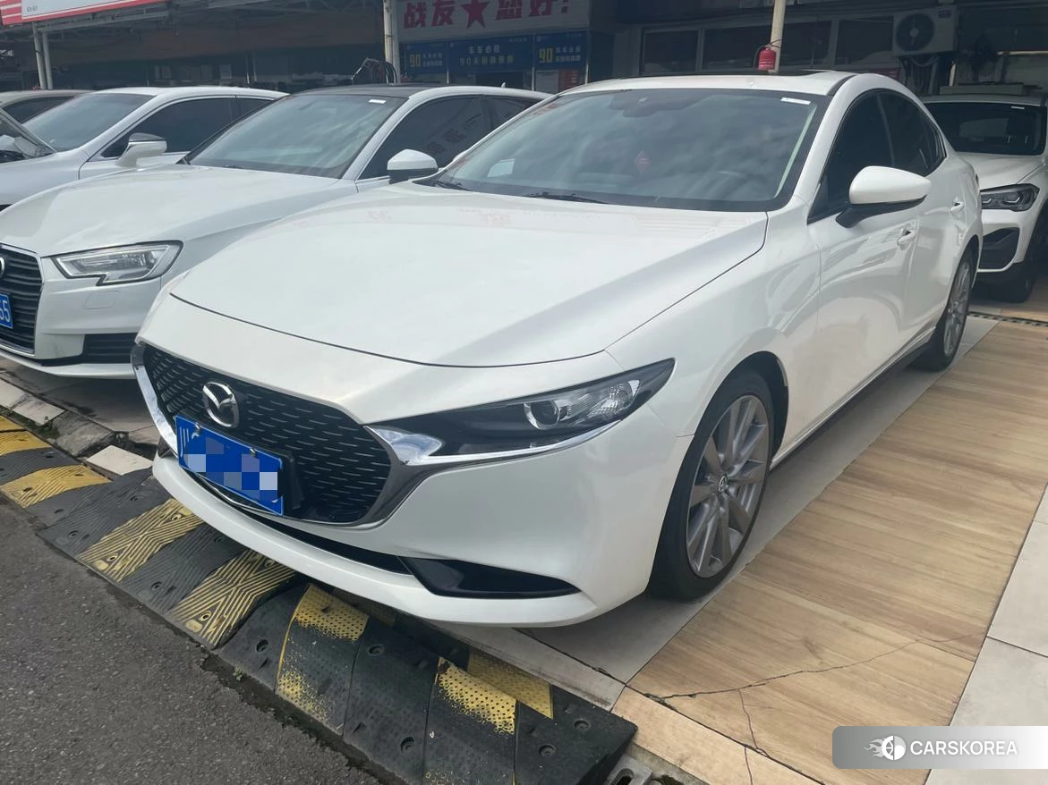 Mazda 3 2021 Белый из Китая