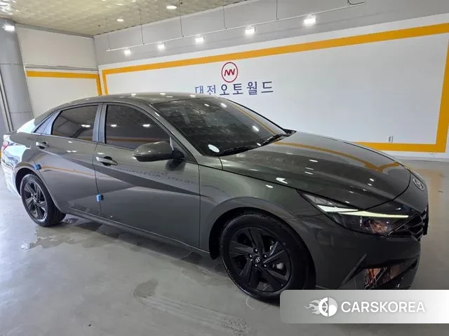 Hyundai Avante (CN7) 2022 Темно-зеленый из Кореи