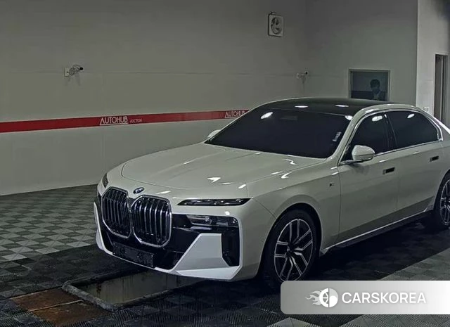 BMW 7 Series (G70) 2024 Белый из Кореи