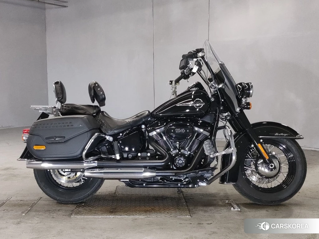 Проданный Harley-Davidson Softail Heritage Classic FLHCS1870 2018 из Японии