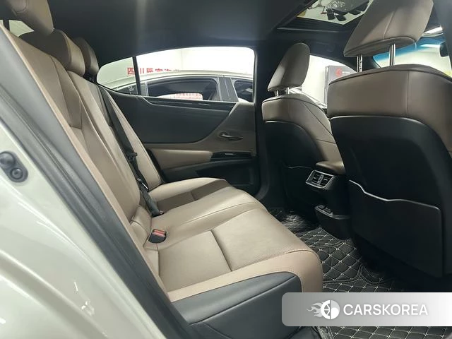 Lexus ES 2024 Белый из Китая