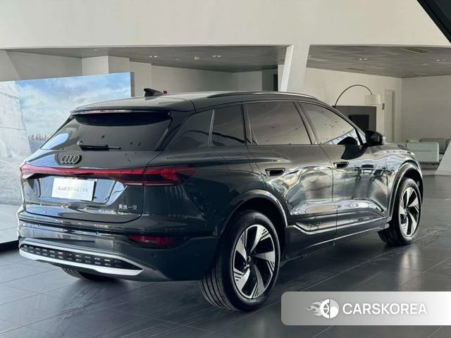 Audi Q6L e-tron 2025 Темно-серый из Китая