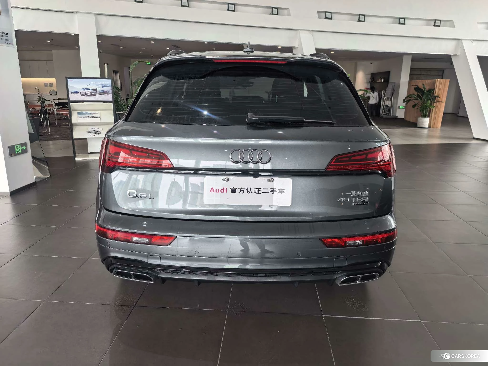 Audi Q5L 2021 Темно-серый из Китая