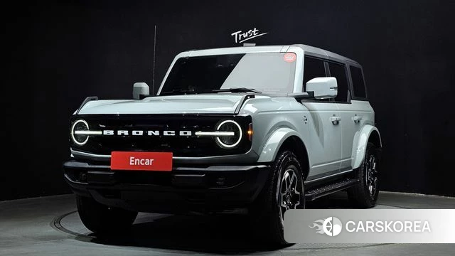 Ford Bronco 6th Generation 2023 Светло-серебряный цвет из Кореи