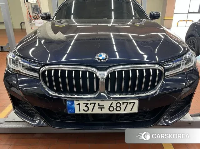 BMW 5 Series (G30) 2022 Черный двухцветный из Кореи