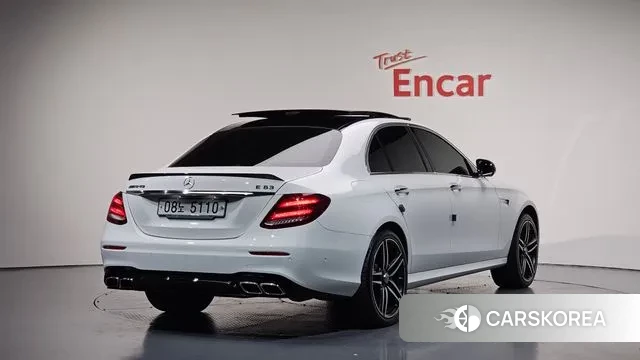 Mercedes-Benz E-Class W213 2018 Белый из Кореи