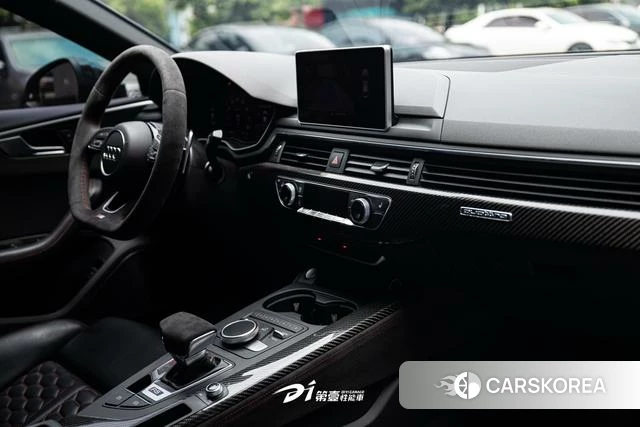 Audi RS 5 2020 Серебристо-серый из Китая