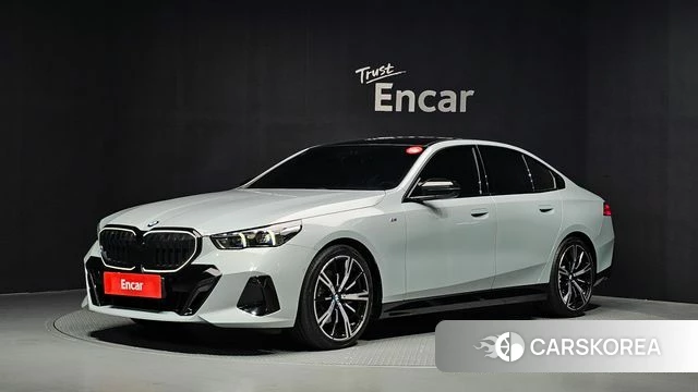 BMW 5 Series (G60) 2024 Цвет галактики из Кореи
