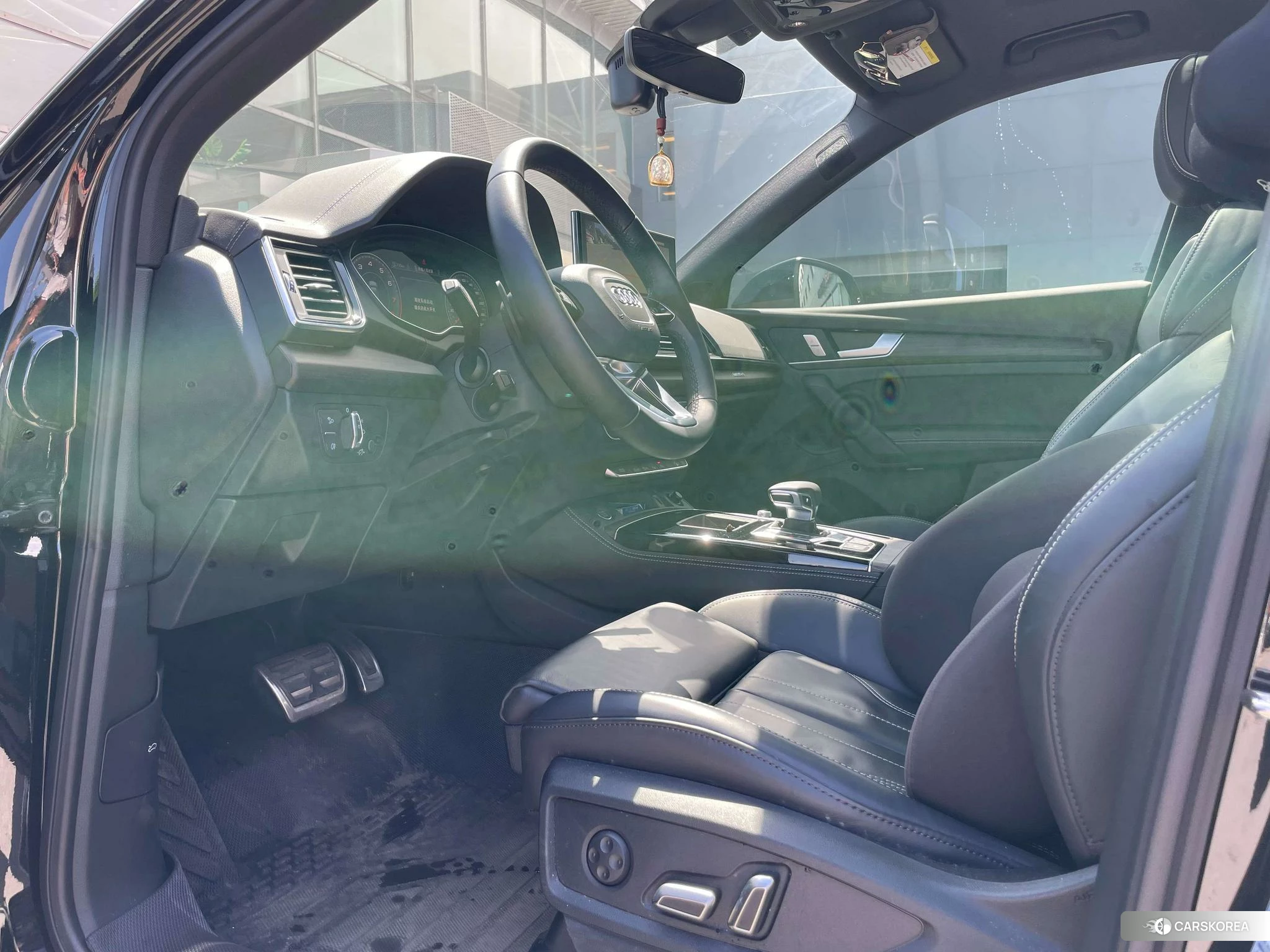 Audi Q5L 2023 Черный из Китая