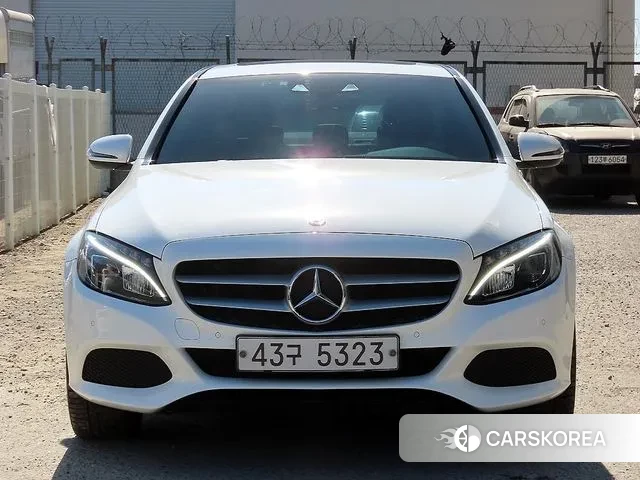 Mercedes-Benz C-Class W205 2018 Белый из Кореи