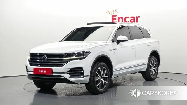 Volkswagen Touareg 3rd generation 2020 Белый из Кореи