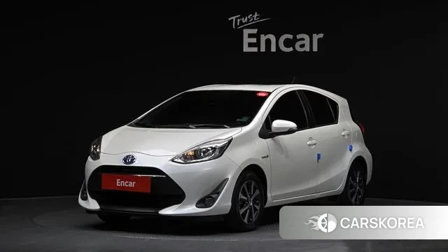 Toyota Prius C 2019 Белый из Кореи