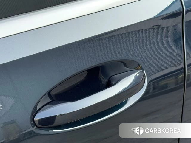 Mercedes-Benz Class C 2023 Зеленый из Китая