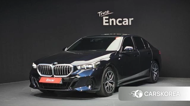 BMW 5 Series (G60) 2023 Черный из Кореи