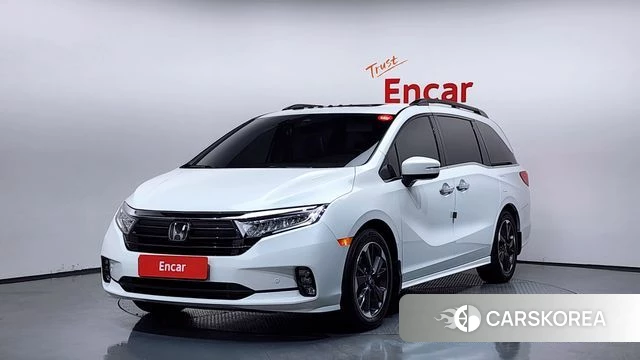 Honda Odyssey 2023 Белый из Кореи