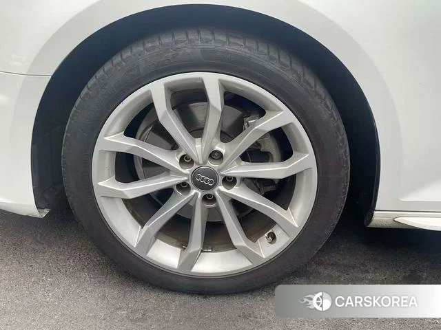 Audi A4L 2019 Белый из Китая