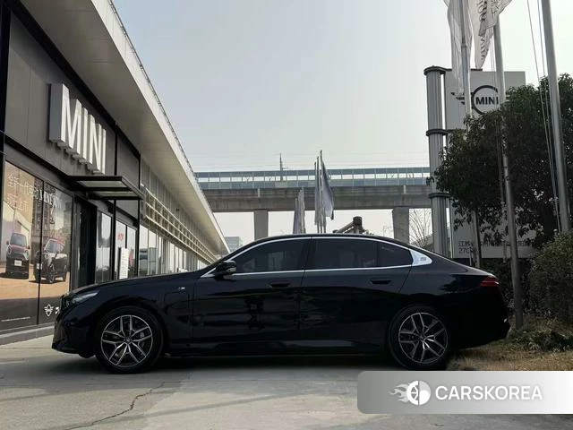 BMW i5 2025 Черный из Китая