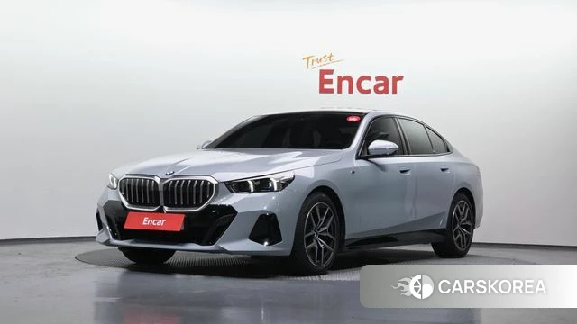 BMW 5 Series (G60) 2025 Цвет галактики из Кореи