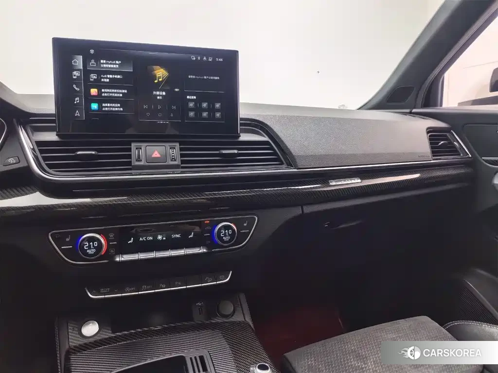 Audi Q5L 2021 Белый из Китая